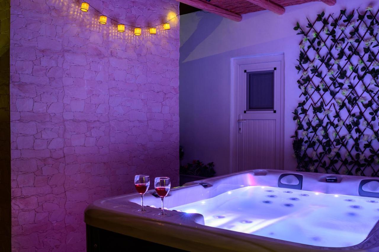Heart Of Oia - Private House With Jacuzzi Apartment Exterior foto
